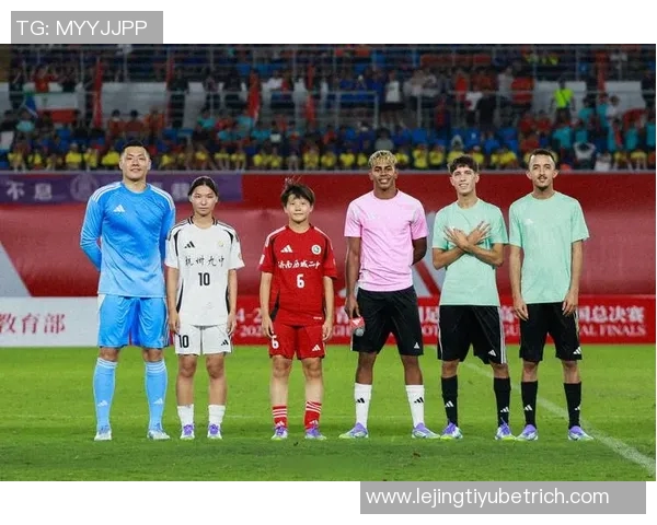 奇妙缘分重现巴黎小将恩贾恩图与亚马尔曾在U10赛场相遇