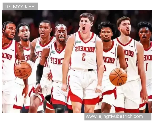 火箭队训练气氛愉快亚当斯谢泼德申京笑容满面展现团队精神