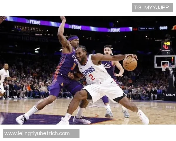 莱昂纳德本赛季表现出色2555战绩助快船保持全胜纪录 莱昂纳德本赛季表现出色2555战绩助快船保持全胜纪录